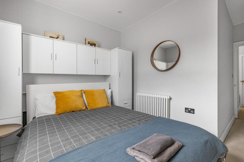 Brilliant 2 Bed - Spacious, & Well-connected Appartement *